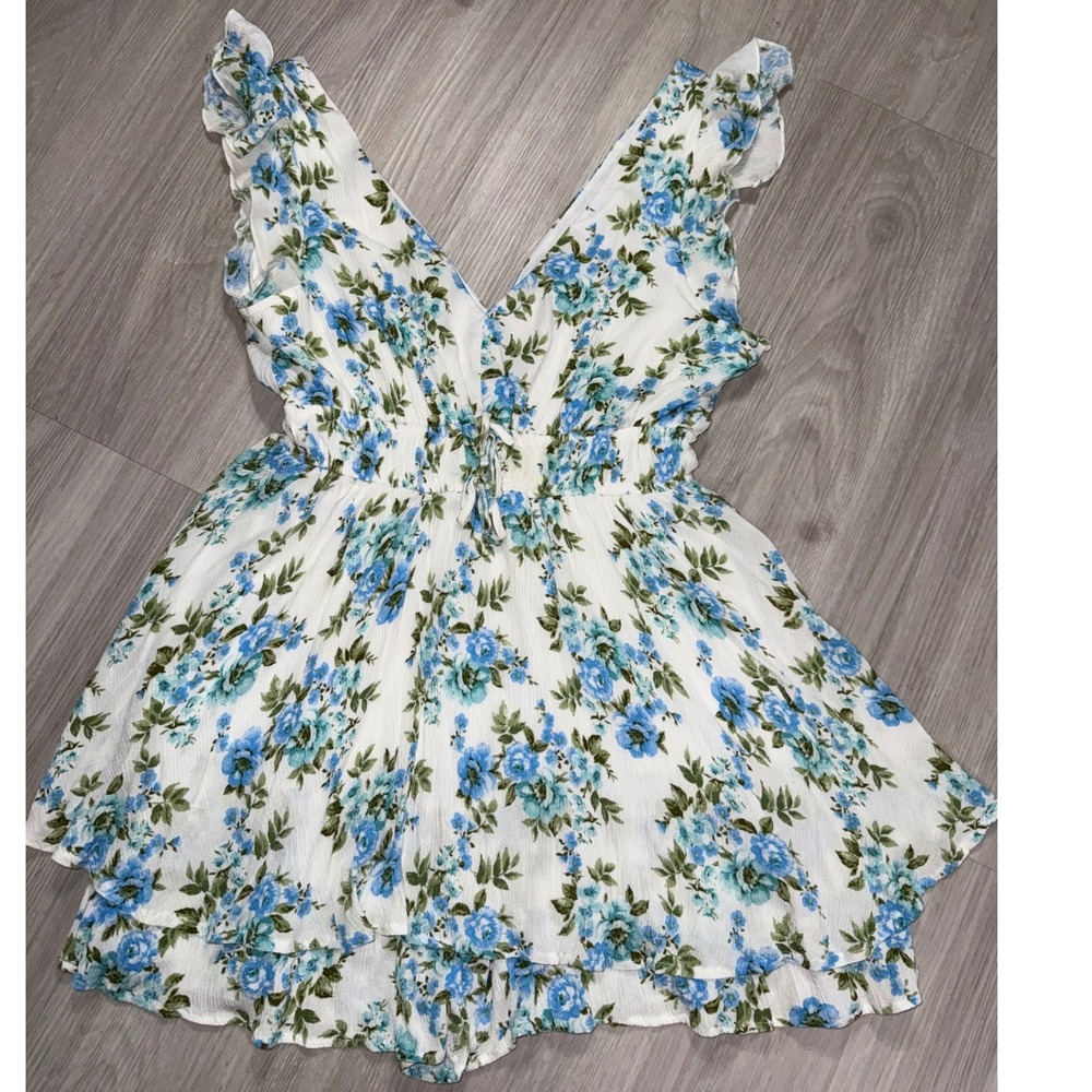Inspired Heart Blue Floral Ruffle Romper V-Neck Smocked Waist White Large